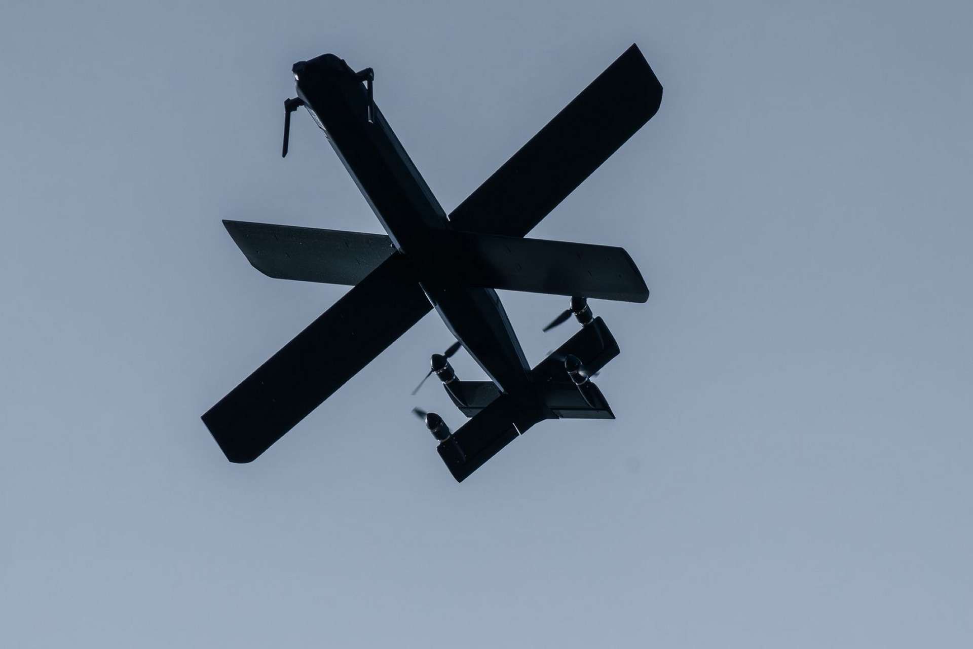 U.S. soldiers tested Helsing’s HX-2 AI-enabled loitering munition during Project Flytrap in Lithuania, where the 12 kg drone was used to detect and strike targets under electronic warfare conditions (Picture source: Helsing). 