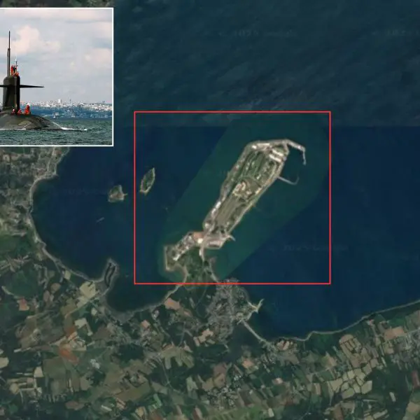 The Île Longue submarine base in Brittany, France, where nuclear ballistic missile submarines such as Le Vigilant are located (Picture source: Google Maps/Wikimedia)