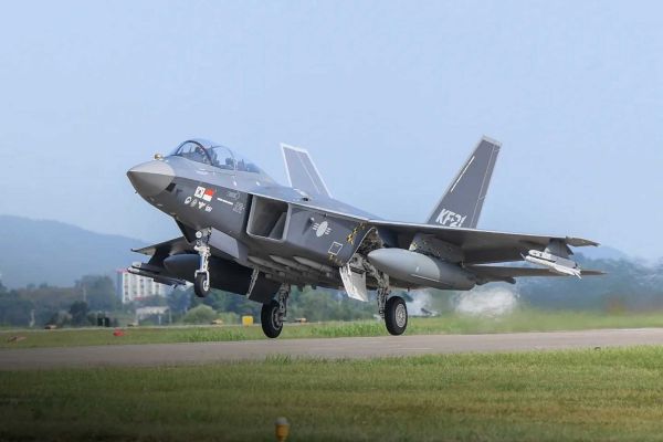 South Korea’s acquisition plan calls for at least 120 KF-21 Boramae fighter jets through the early 2030s, providing a stable production run that supports export availability for the Philippines. (Picture source: South Korean Air Force)