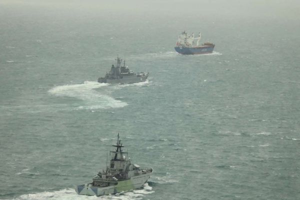 Royal Navy patrol ship HMS Tyne, backed by a Wildcat helicopter and Gibraltar-based HMS Cutlass, monitored Russian Ropucha-class landing ships and logistics cargo vessels transiting the English Channel, underscoring NATO vigilance over a key maritime corridor used by Moscow to sustain military mobility between northern bases and the Mediterranean (Picture source: UK Royal Navy).