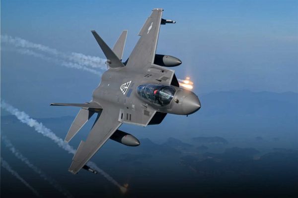 The Multi-Role Combat Aircraft program now envisages two squadrons of next-generation fighters: a Malaysian fighter squadron has traditionally been built around 18 aircraft, meaning that the MRCA could represent 36 new fighter jets in total. (Picture source: ROKAF)