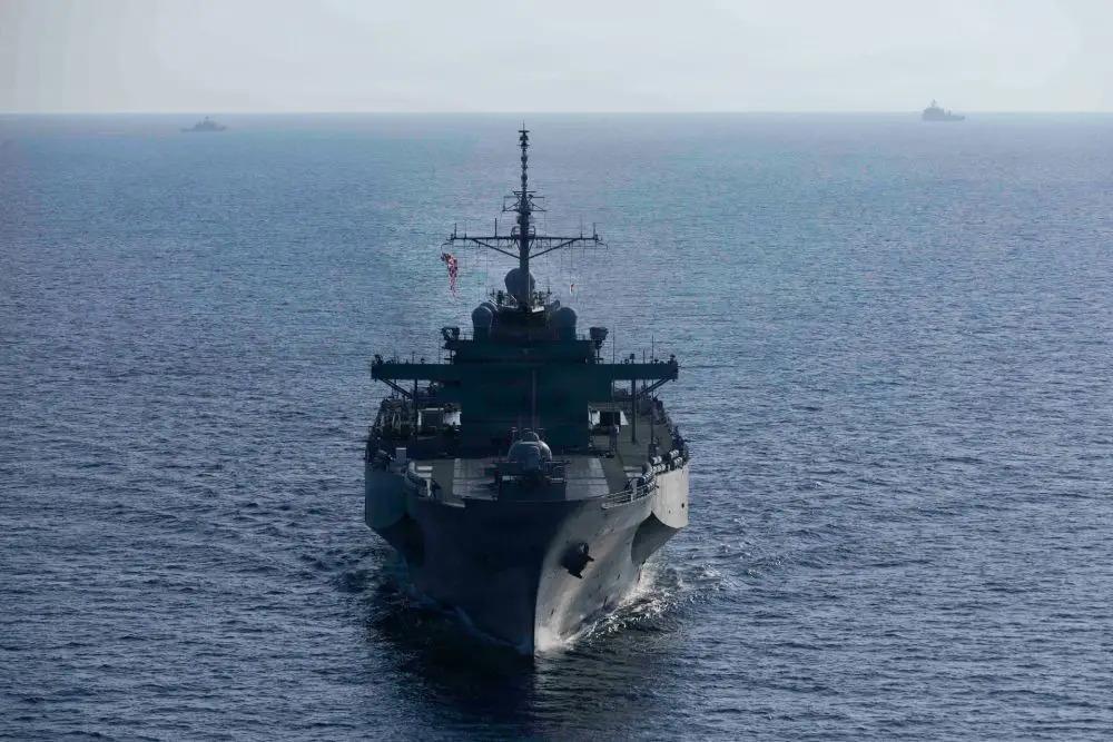USS Blue Ridge (LCC 19), the U.S. 7th Fleet’s Blue Ridge-class amphibious command ship, conducted a series of bilateral and multilateral maritime exercises with allied forces across the Western Pacific from April 13 to 17.(Picture source: US. DoD)