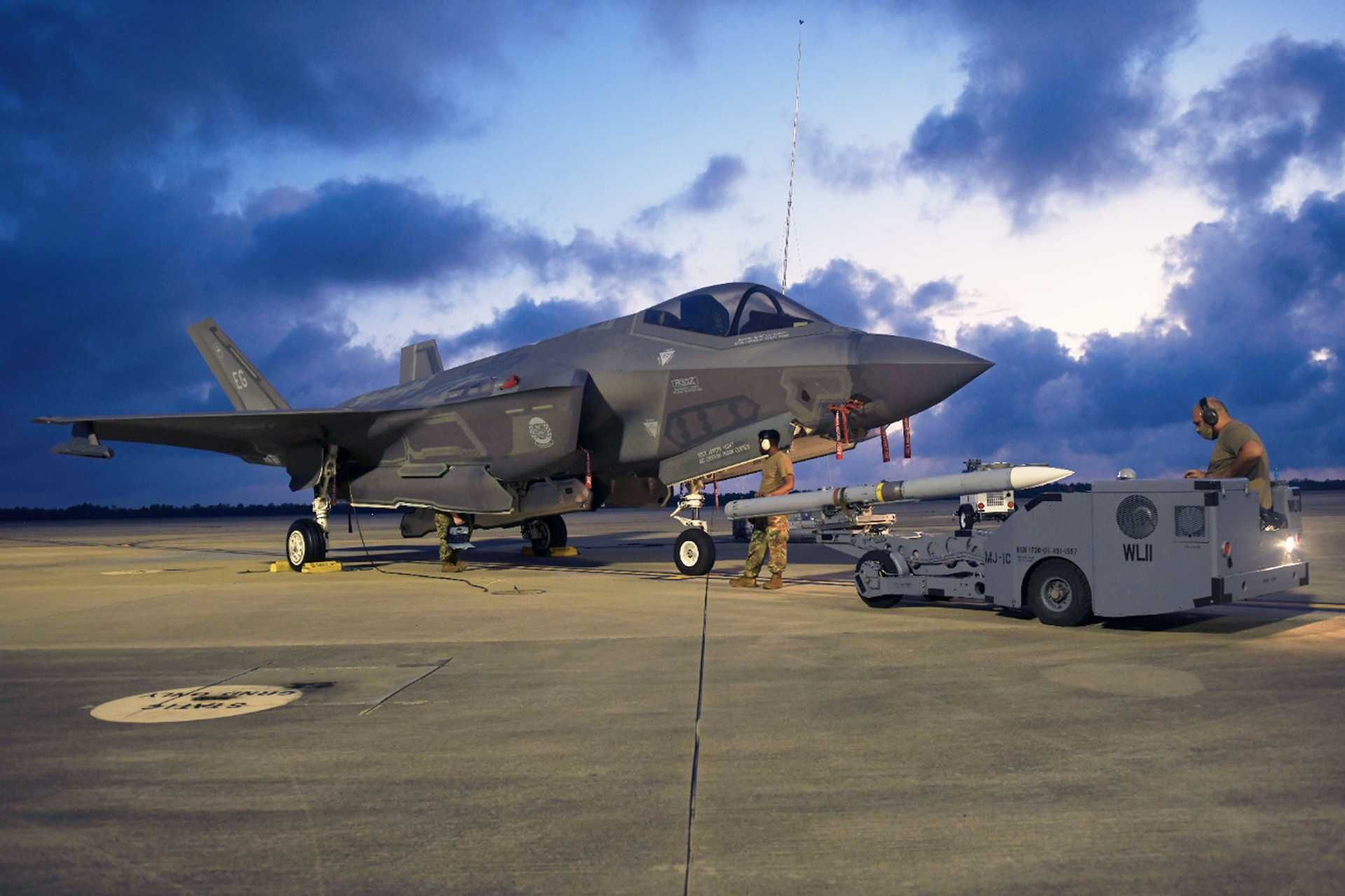 Greece sees the F-35 armed with AIM-120D Advanced Medium-Range Air-to-Air Missiles (AMRAAM) as essential to preserving the balance of airpower in the Aegean, especially in light of Türkiye’s plan to equip its Eurofighter Typhoon fleet with Meteor missiles. (Picture source: US Air Force)