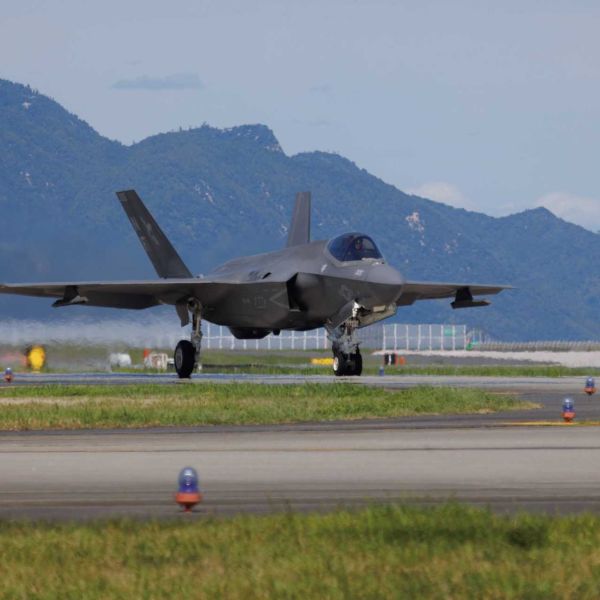 U.S. Navy F-35C Lightning II jet conducts Field Carrier Landing Practice at MCAS Iwakuni, simulating arrested landings to maintain carrier readiness amid heightened Indo-Pacific operations.