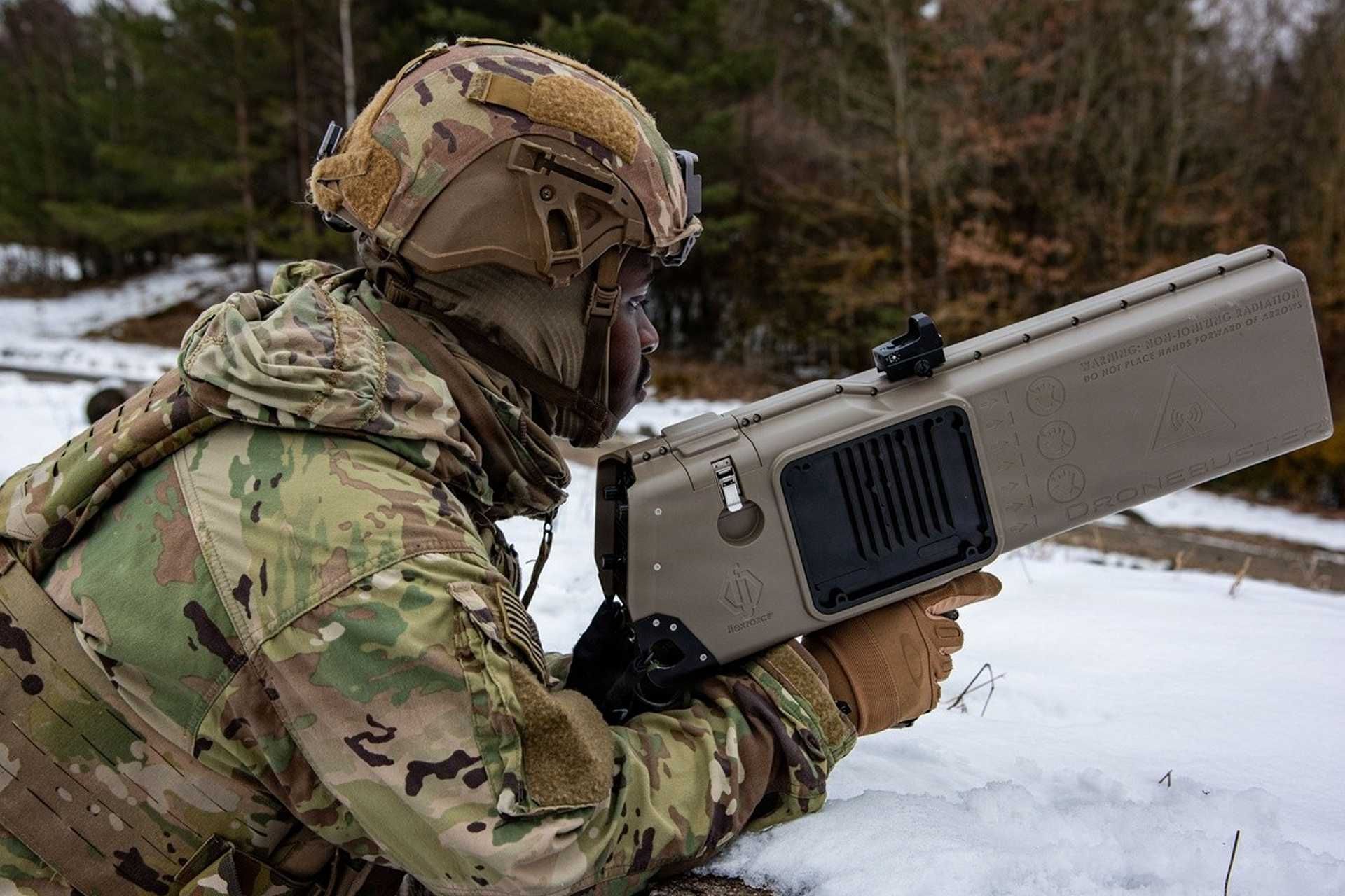 During the Joint Multidomain Counter UAS course at Grafenwoehr, soldiers train with handheld jammers, such as the Dronebuster, to disrupt small drone threats targeting US air bases and critical infrastructure in Europe. (Picture source: US Army)