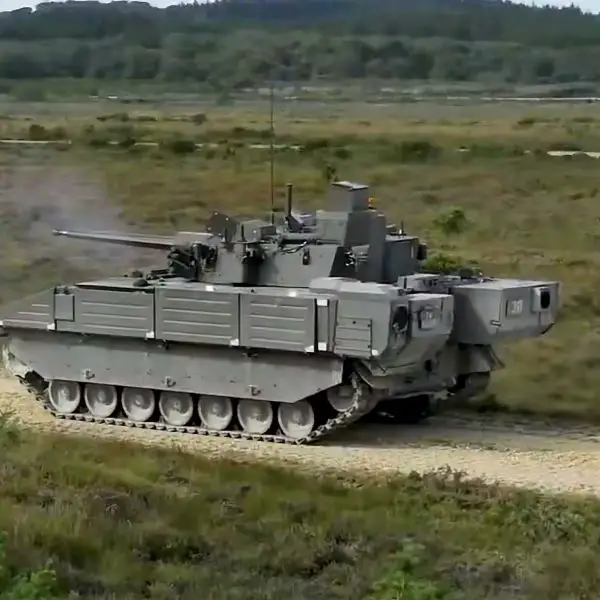 British Army crew members conduct live-fire gunnery training aboard the Ajax reconnaissance vehicle at Lulworth Ranges, showcasing the vehicle’s advanced CT40 cannon and fully digitised fire control systems during troop leader certification drills, November 2025.