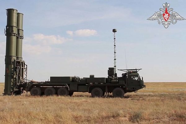 Russian S-500 Prometey is a long-range air and missile defense system claimed to intercept aircraft, cruise missiles, and ballistic warheads, including targets at near-space altitudes (Picture source: Russian MoD).
