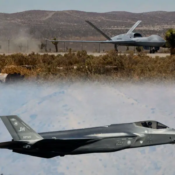The F-35 Lightning II and MQ-20 Avenger illustrate the U.S. push toward crewed and uncrewed air combat teaming. (Picture source: US DoD)