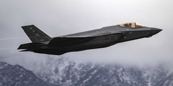 A U.S. Air Force F-35A Lightning II in flight. The stealth fighter is under renewed consideration for sale to Türkiye as Ankara seeks an interim fifth-generation capability while its indigenous KAAN fighter continues development.