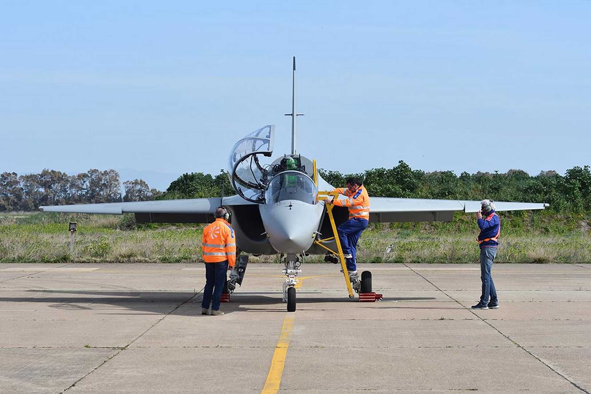 The M-346F Block 20 agreement outlines industrial cooperation, training, and in-country support as Indonesia seeks to replace aging Hawk trainers and address interim operational requirements. (Picture source: Leonardo)