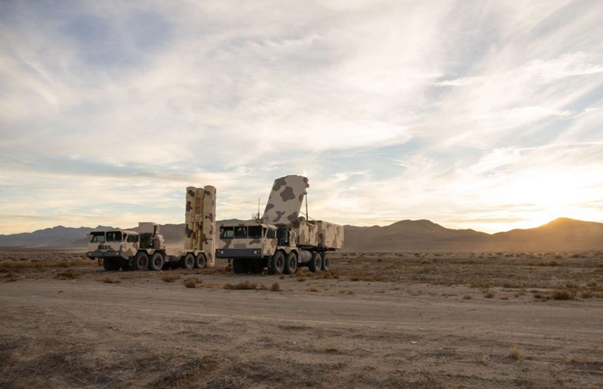 U.S. Marines from 1st Radio Battalion train at NAS Fallon against full-scale S-300 and HQ9 style air defense decoys, using desert terrain to replicate real-world Iranian and regional threat environments while refining joint ISR and electronic warfare targeting during Exercise Resolute Hunter (Picture source: U.S. DoW).