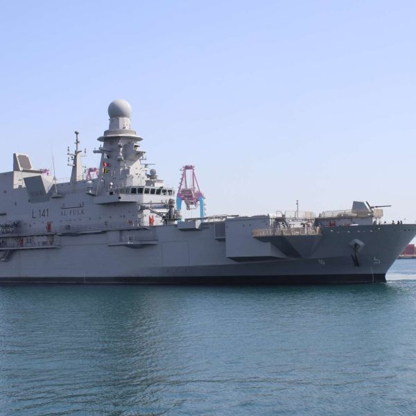 Al Fulk (L141) is Qatar’s amphibious flagship, able to embark troops and vehicles, operate NH90 helicopters, launch landing craft, and provide fleet air and missile defense with long-range radar and Aster 30 missiles (Picture source: Army Recognition Group).