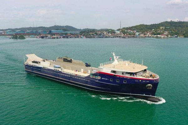 SeaTransport states that its SLV concept, which includes small modifications to its commercial designs, can achieve 90% of the logistic requirements of similarly sized naval vessels at less than a quarter of the capital cost. (Picture source: SeaTransport)