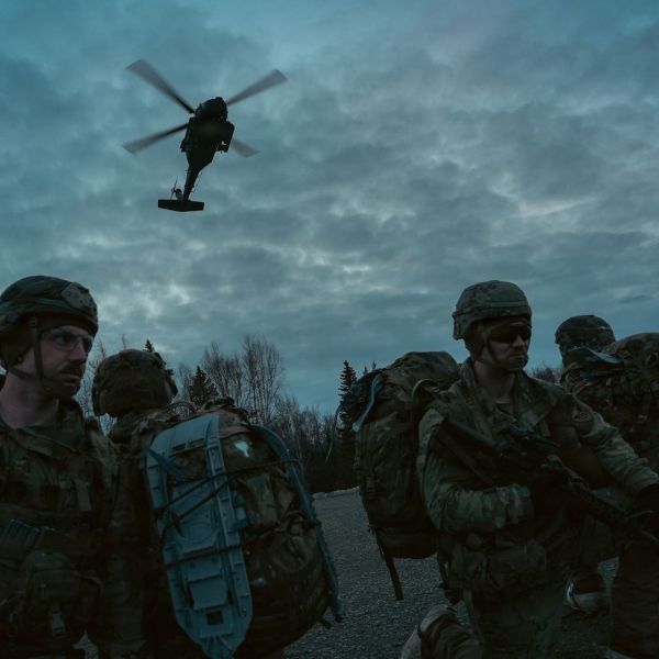 U.S. Army troops train Arctic reconnaissance with drones and electronic warfare during Operation Arctic Tech in Alaska (Picture source: US DoD)