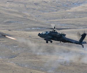 Illustrative image showing a U.S. Army AH-64E Apache Guardian attack helicopter launching an AGM-114 Hellfire missile. CENTCOM reported that a U.S. aircraft fired two Hellfire missiles to disable the engine room of the Guinea-Bissau-flagged tanker M/T Jalveer in the Gulf of Oman on June 10, 2026, after the vessel allegedly failed to comply with U.S. directives. The image is not related to the actual operation.