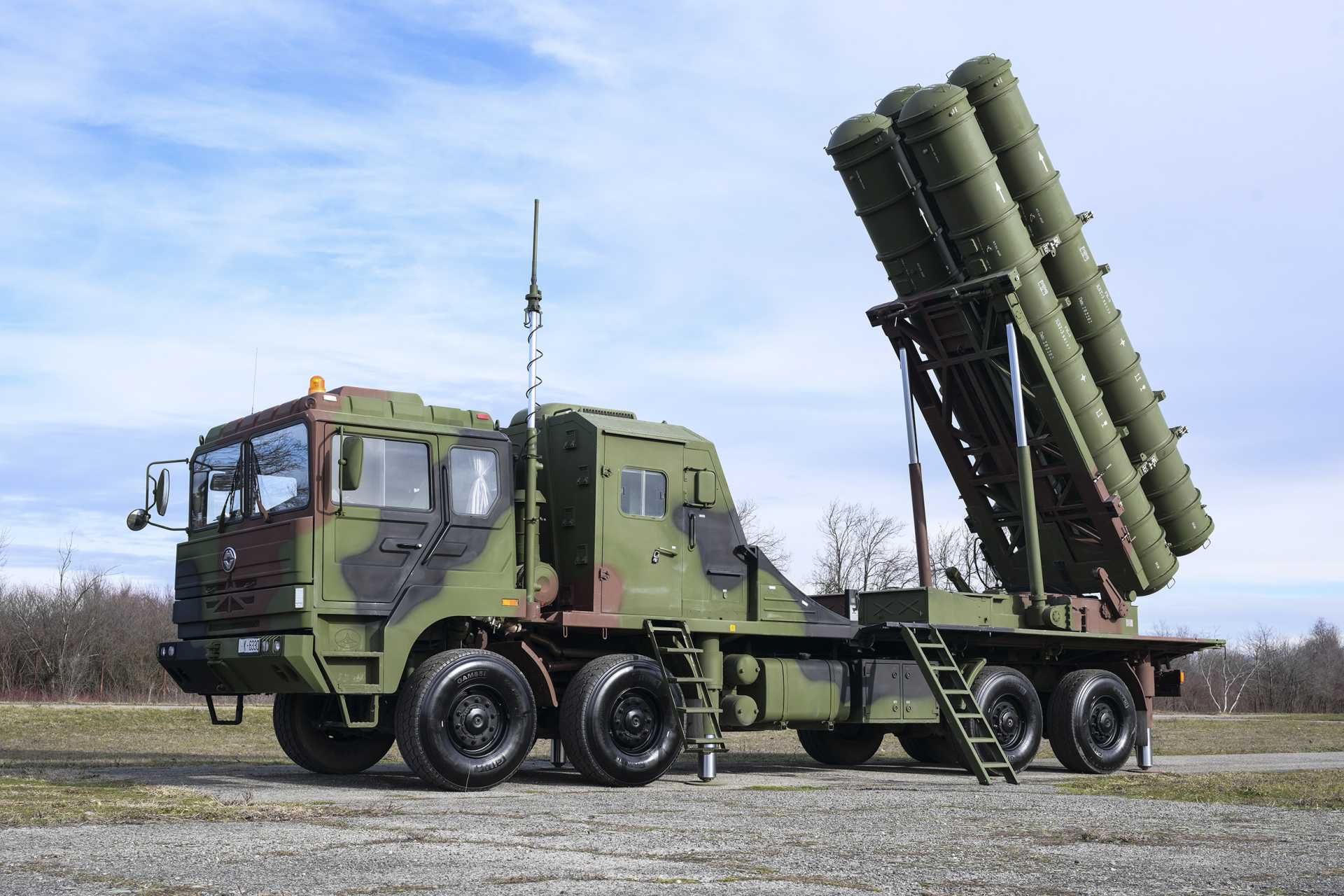 Serbia’s existing inventory includes two Chinese air defence systems: four batteries of HQ-22/FK-3 medium-range surface-to-air missiles acquired between 2020 and 2022, and two batteries of HQ-17AE short-range systems. (Picture source: Serbian MoD)