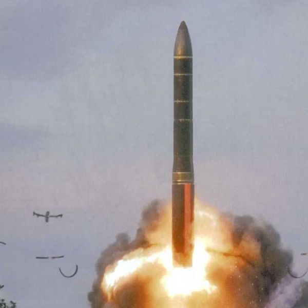 The Topol-M, the first intercontinental ballistic missile developed by Russia after the dissolution of the Soviet Union, entered service in December 2000 in the Strategic Rocket Forces and possesses an operational range of about 11,000 kilometers. (Picture source: Russian MoD)