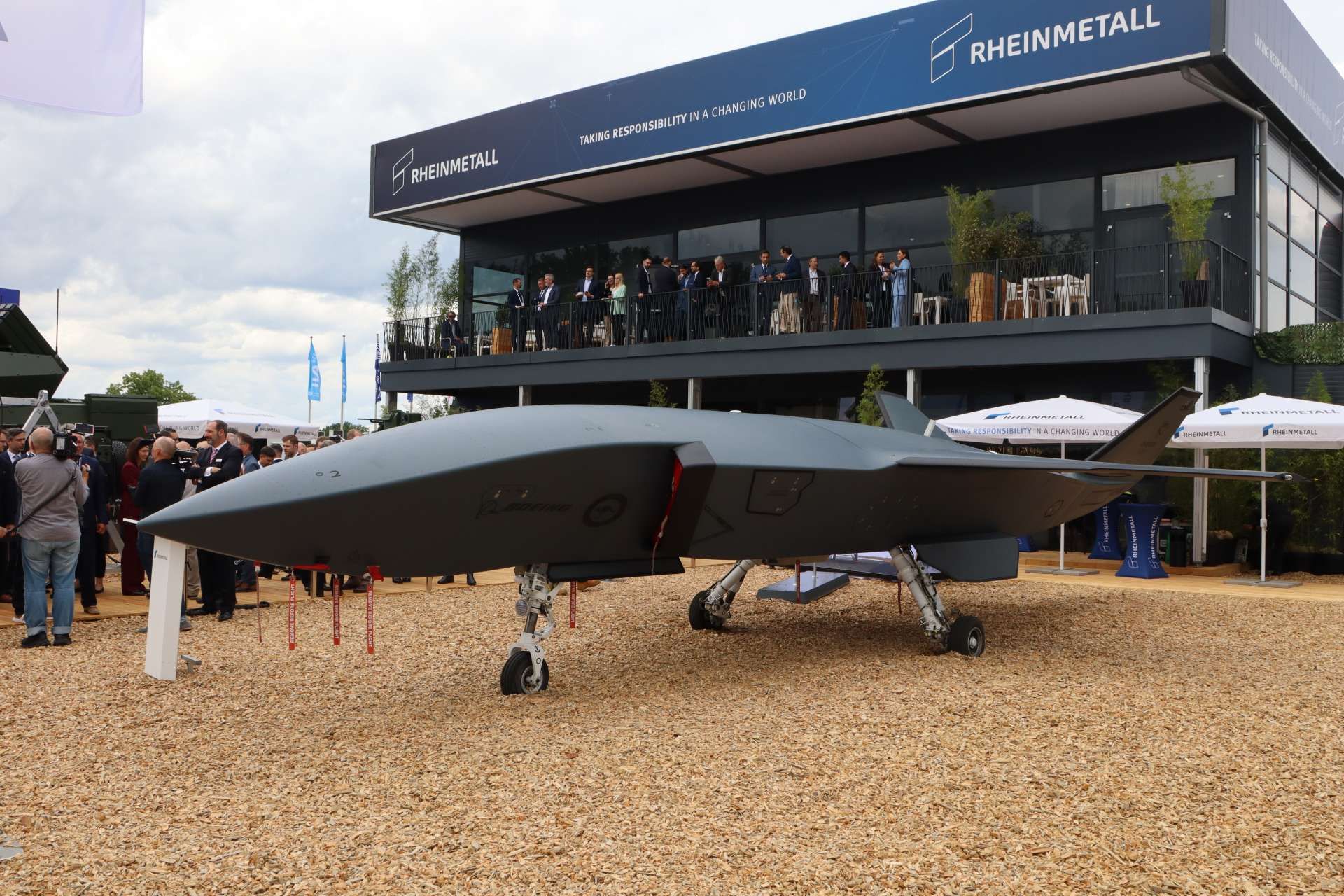 Boeing’s improved MQ-28 Ghost Bat adds internal AIM-120 AMRAAM and Small Diameter Bomb carriage, a larger wing, higher useful load and beyond-line-of-sight control for crewed-uncrewed air combat operations (Picture source: Army Recognition Group).