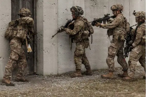 U.S. Army paratroopers assigned to the 3rd Brigade Combat Team, 82nd Airborne Division, conduct close-quarters battle training during a live-fire exercise at the Joint Readiness Training Center, Fort Polk, Louisiana, March 10, 2026, demonstrating rapid-response combat capabilities aligned with potential deployment scenarios supporting Project Freedom and maritime security operations.