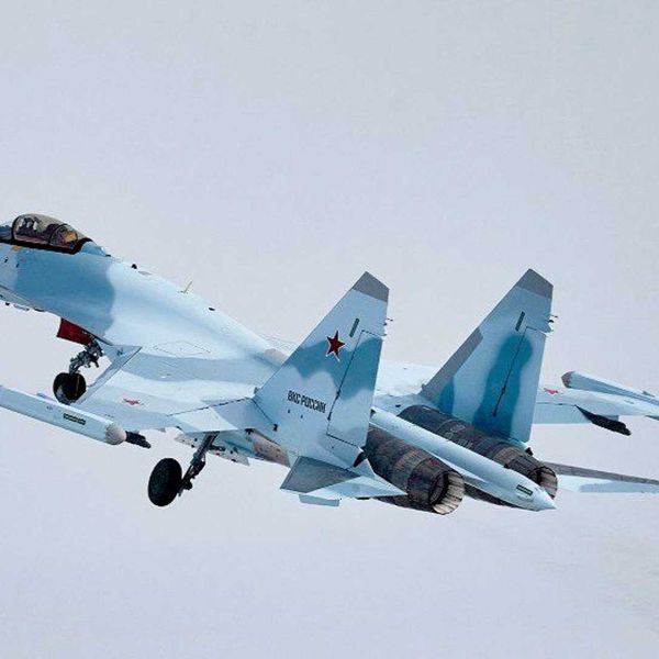 The Su-35 can carry around 8,000 kilograms of ordnance, including short and long-range air-to-air missiles such as R-73, R-77, and R-37M, anti-ship missiles such as Kh-31, guided bombs from the KAB-500 and KAB-1500 series. (Picture source: Rostec)