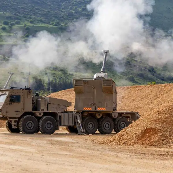 Ro’em (SIGMA 155) self-propelled howitzer of the Israeli Defense Forces fires its first operational mission in southern Lebanon, delivering high-rate, long-range artillery strikes against Hezbollah launch positions while demonstrating enhanced mobility and automated firepower.