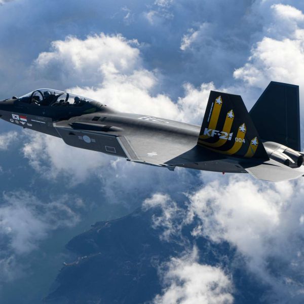 KF-21 Boramae is a twin-engine 4.5-gen fighter with AESA/IRST, Meteor reach, and precision-strike weapons for high-end deterrence (Picture source: KAI).