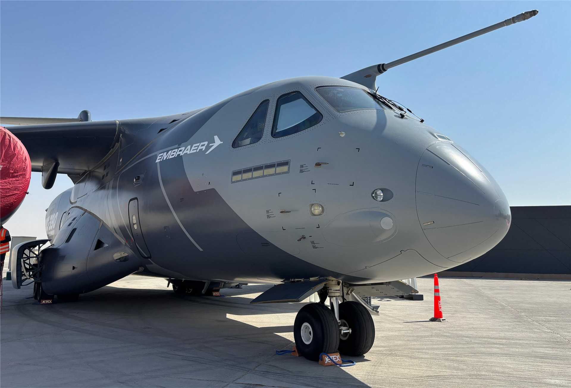 Embraer’s KC-390 Millennium showcased in its new visual identity during its international debut at the Dubai Airshow 2025, marking a bold step in the aircraft’s global marketing campaign targeting NATO and Middle Eastern operators.