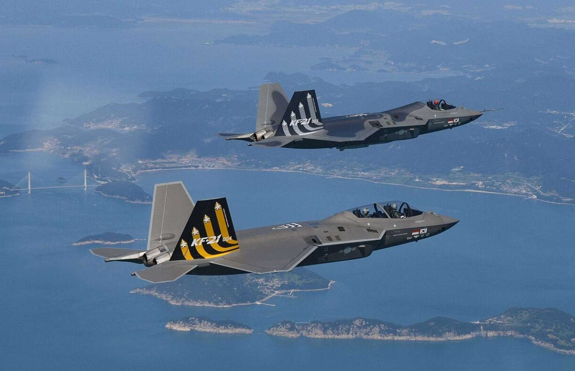 The integration of MBDA’s SPEAR missile equips the KF-21 Boramae with precision standoff strike capability, allowing the fighter to engage mobile and defended targets from beyond enemy air defenses while carrying multiple weapons per sortie for simultaneous, networked attacks (Picture source: South Korean MoD).