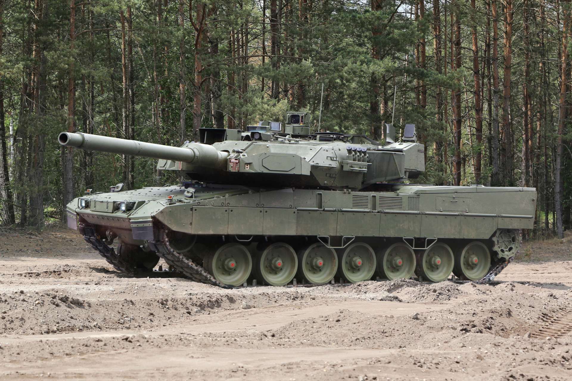 KNDS Deutschland’s agreement with Tatra Defence to produce Leopard 2A8 tank hulls makes the Czech Republic a core manufacturing hub in Europe’s accelerating heavy armor rearmament driven by the Ukraine war and NATO defense planning (Picture Source: KNDS)