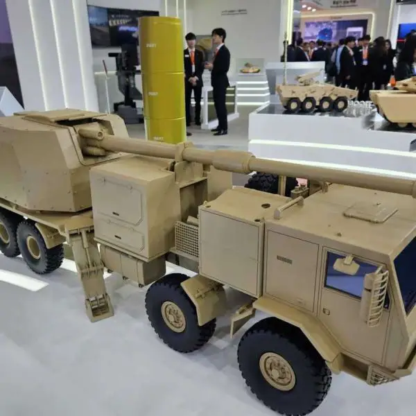 Hanwha Defense USA’s K9MH 155 mm wheeled self-propelled howitzer advances its U.S. Army Mobile Tactical Cannon bid with a new Alabama integration site, combining K9A2-derived automation, high-rate fire, rapid shoot-and-scoot mobility, and localized production for future American artillery modernization (Picture source: Army Recognition Group).