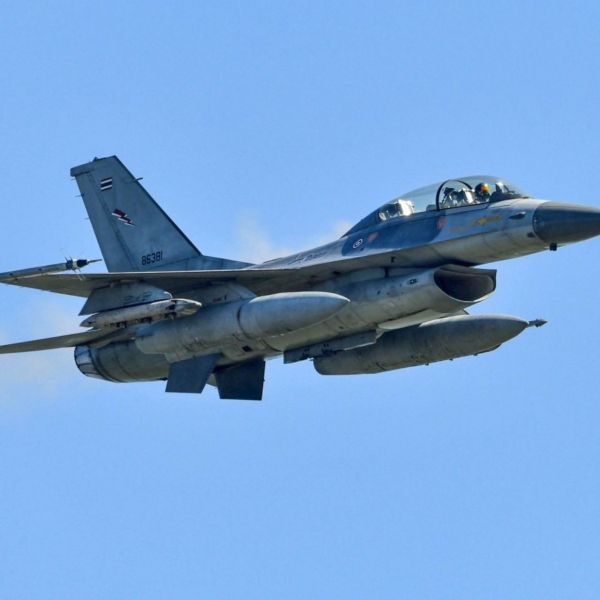 The core of the Thai response is based on the use of the F-16 Fighting Falcon, employed to neutralize a facility described as a military site disguised as a leisure complex in the Chan O An Ma area (Picture source: Royal Thai Air Force)