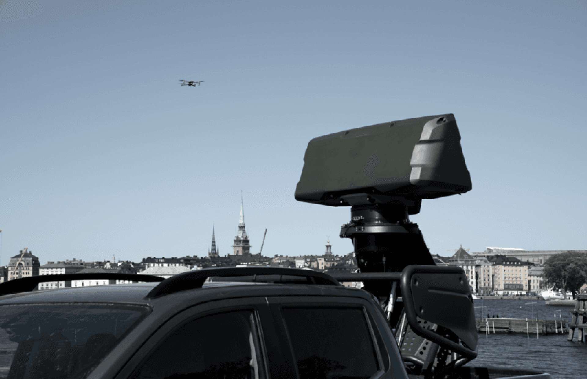 Saab Giraffe 1X is a lightweight X-band AESA 3D radar with 360°/1-sec refresh, detecting small drones to ~4 km and air targets 75+ km; vehicle-mountable for air surveillance, C-UAS and C-RAM (Picture source: Saab).