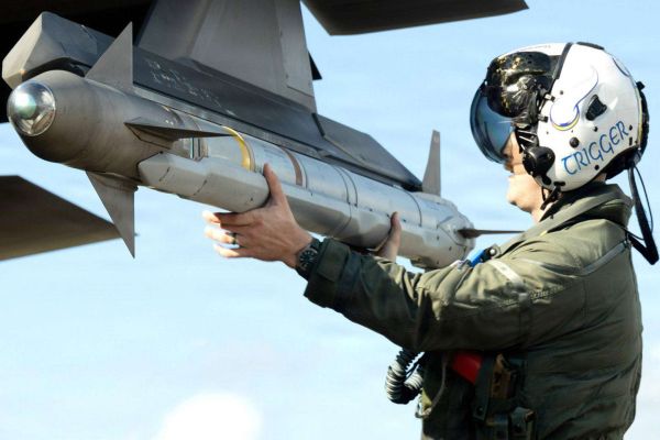 Raytheon AIM-9X Compact Variant development aims to give U.S. stealth fighters and future unmanned combat aircraft a smaller infrared-guided air-to-air missile for internal weapons bays, improving missile carriage, passive engagement options, and short-range air combat flexibility (Picture source: U.S. DoW).