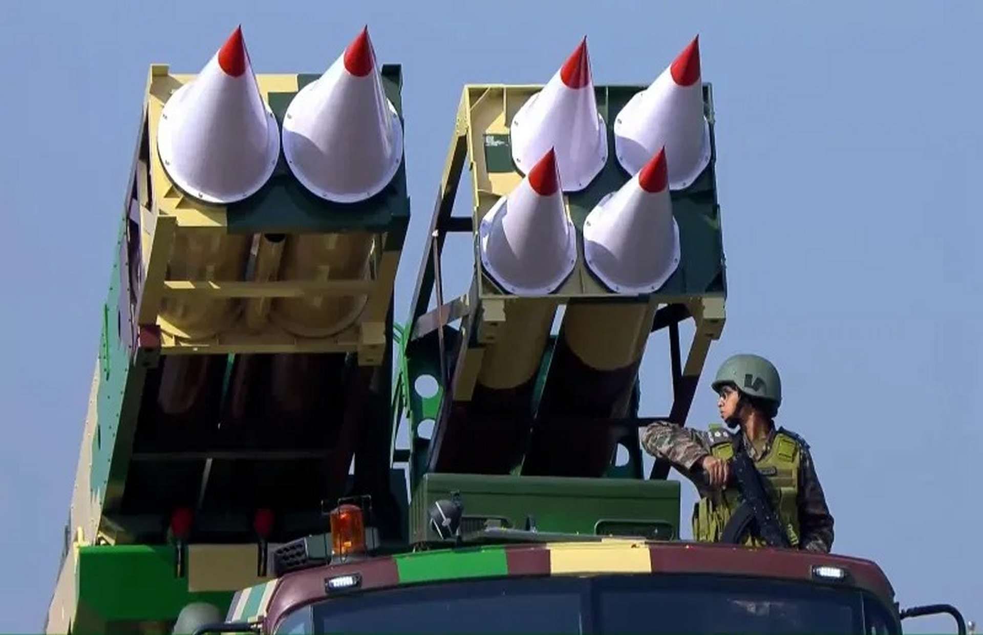 India’s Suryastra, based on the PULS modular rocket launcher, uses swappable twin pods to fire guided rockets for rapid shoot-and-scoot strikes from short range out to 150 km with EXTRA-class rounds and up to 300 km with Predator Hawk, delivering precision deep fires against high-value targets (Picture source: Elbit Systems).