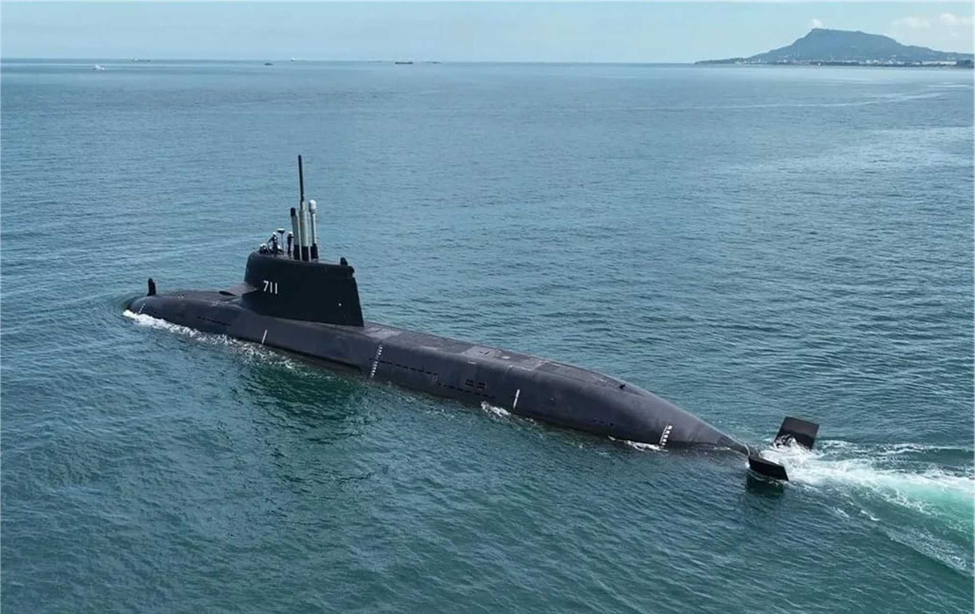 Taiwan Hai Kun SS-711 submarine conducts its sixth sea trial off Kaohsiung, validating sonar, propulsion, and shallow-water maneuvering systems ahead of deep-dive certification.