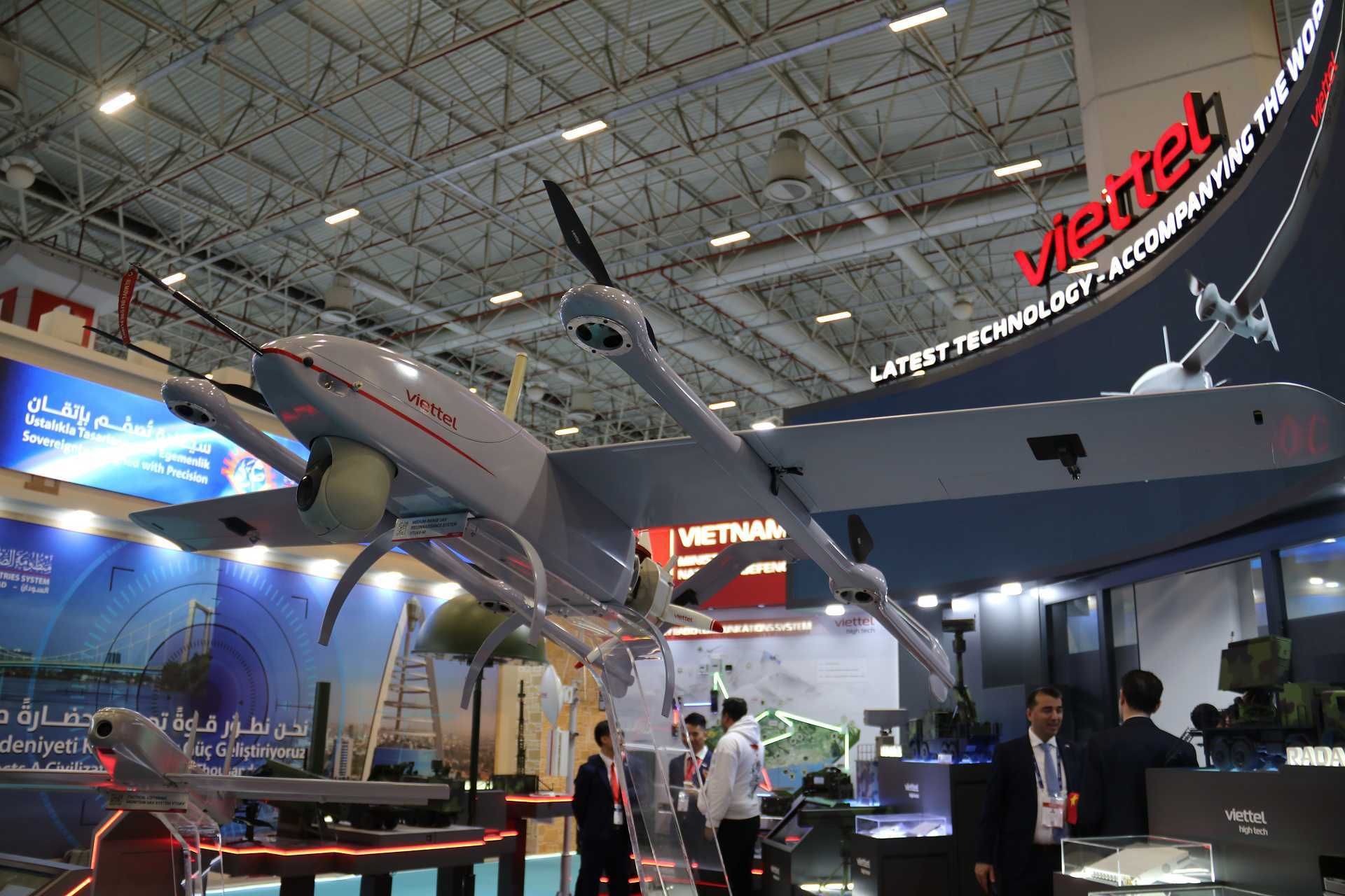At Saha Expo 2026, Vietnam’s defense company Viettel showcases a mock-up of its new VTUAV-M medium-range reconnaissance unmanned aerial vehicle designed for intelligence gathering, target acquisition, and real-time battlefield surveillance.