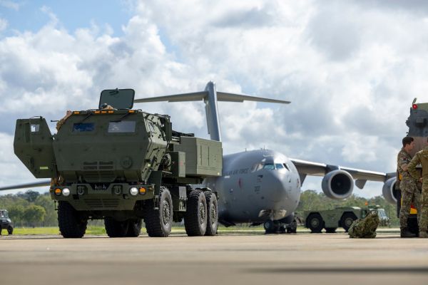 An Australian Army M142 High Mobility Artillery Rocket System (HIMARS) is positioned for loading aboard a United States Air Force C-17 Globemaster III (Picture source: Australian MoD)