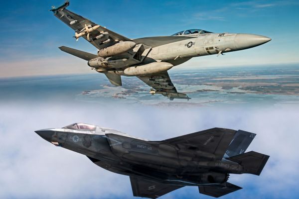 U.S. Marine Corps F/A-18 Hornet fighters prepare for retirement as the service transitions to a 420-aircraft F-35 fleet focused on Indo-Pacific operations. (Picture source: US DoD)