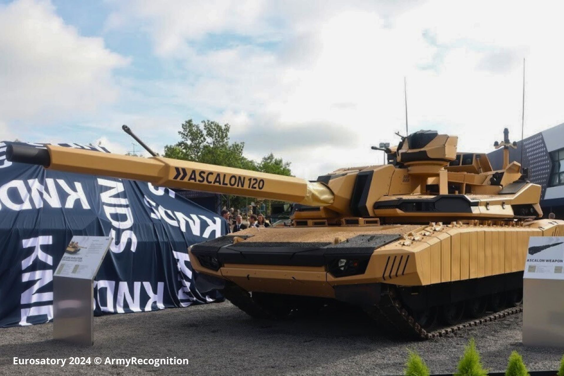 Leclerc Evolution main battle tank displayed at Eurosatory 2024 in Paris, fitted with the ASCALON turret featuring a scalable gun architecture designed for both 120 mm and future 140 mm calibers, highlighting France’s next-generation firepower concept for MGCS. (Picture source: Army Recognition)