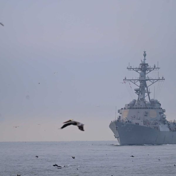 The USS Mustin, a Flight IIA Arleigh Burke-class destroyer, can perform air defense, ballistic missile defense, strike warfare, and anti-submarine warfare, and can operate independently or within a carrier strike group. (Picture source: US Navy)