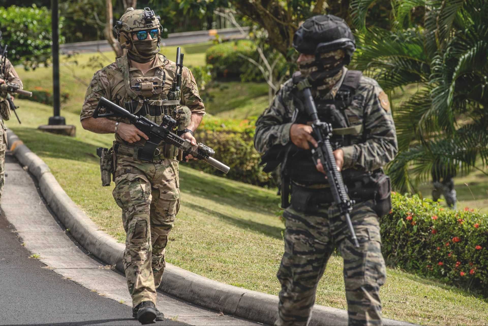 US Navy SEALs, 7th Special Forces Group, and Panamanian DINFEE conduct a joint crisis response operation at the US Embassy in Panama City on December 5, 2025.