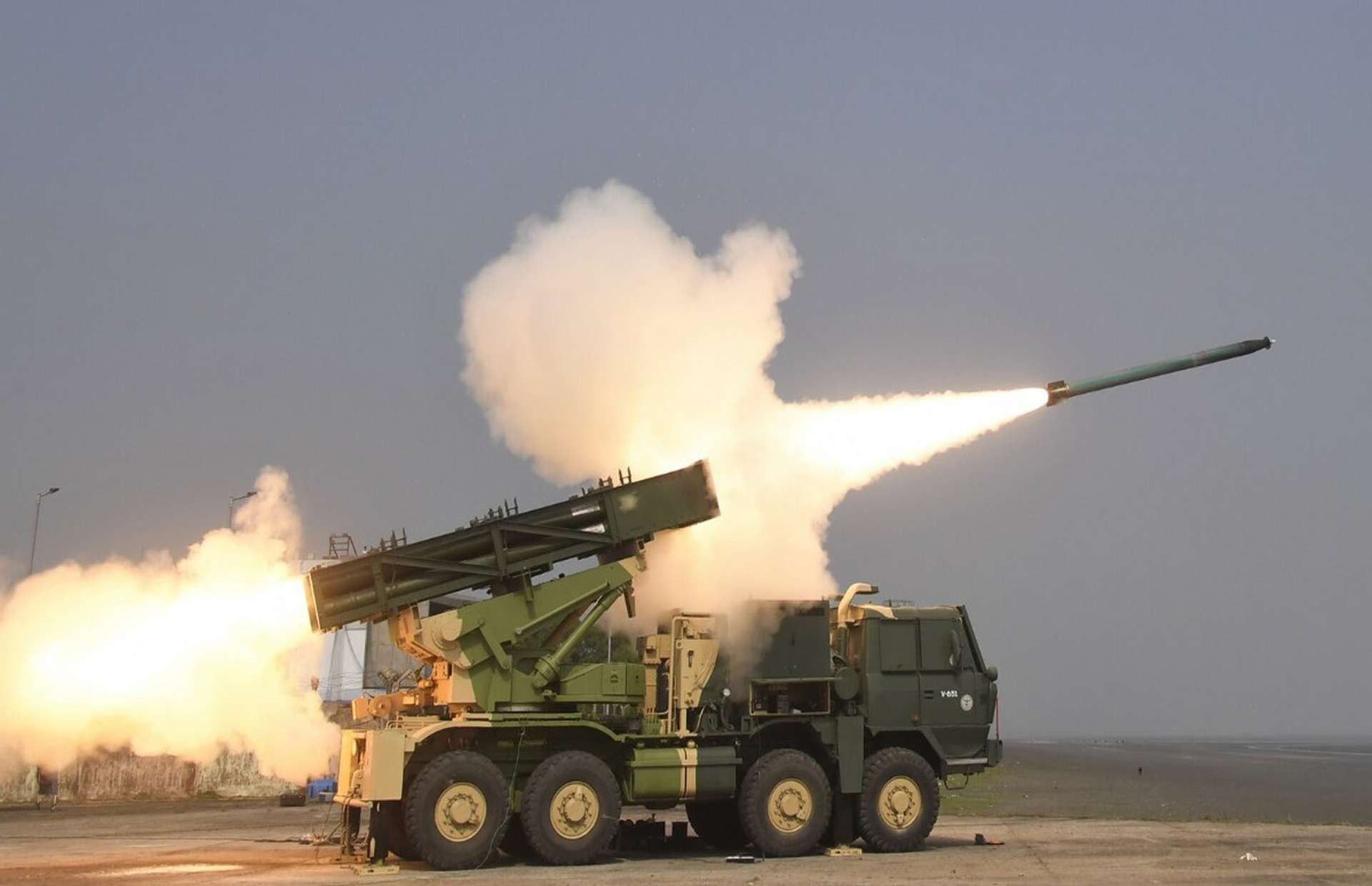 Pinaka MLRS currently delivers precision fires to about 75 km, with Mk5/Mk6 variants planned to extend that reach to 400–500 km for deep-strike and counter-battery missions (Picture source: Indian MoD).