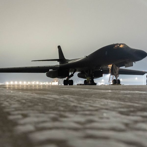The B-1B Lancer is built around an airframe optimised for very low-level flight, capable of maintaining fast and unpredictable trajectories intended to complicate adversary detection.