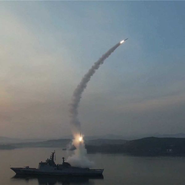 North Korea test-fires cruise missiles from its new Choe Hyon-class destroyer during a weapons trial, demonstrating an emerging sea-based long-range strike capability for the Korean People’s Navy.
