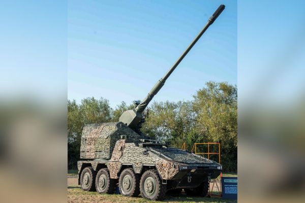 A Boxer RCH 155 self-propelled artillery system displayed during the DVD2024 defence exhibition in the United Kingdom. (Picture source: UK MoD)