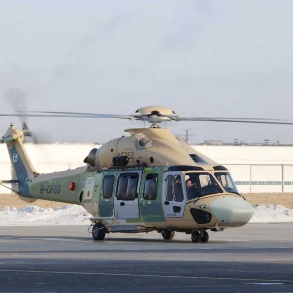 The AC352 fills the Chinese gap for civil, offshore, and search-and-rescue missions where the lighter Z-9 lacks capacity and endurance, but where the size, cost, and prioritization of the heavier Z-20 are not optimal. (Picture source: Weibo/@沉默的山羊)