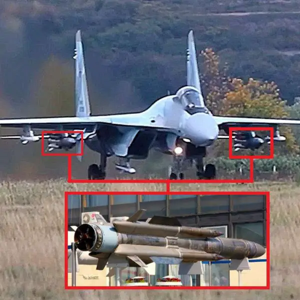 Russia’s Su‑35S fighter was filmed carrying twin Kh‑31P anti‑radiation missiles, underscoring its evolving role in suppressing Ukrainian air défenses (Picture Source: Russian MoD)